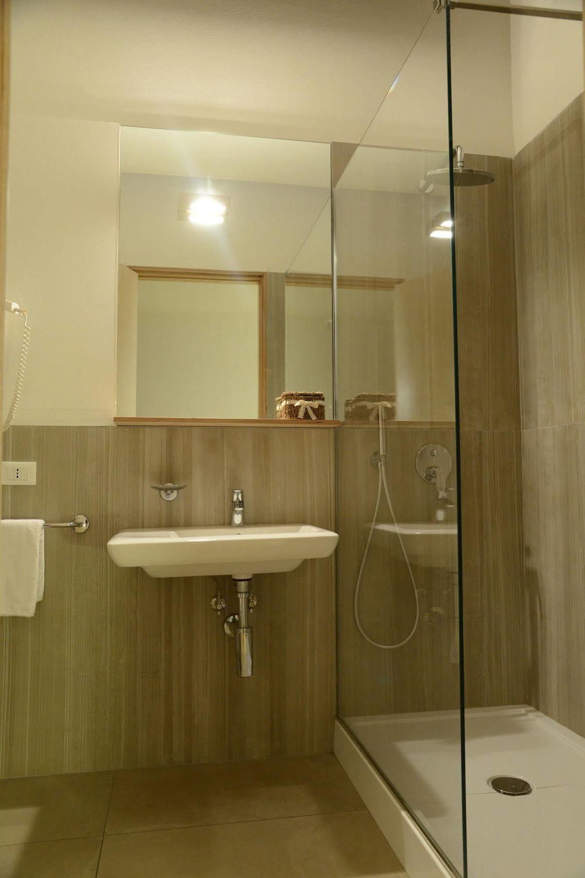 Le Stanze Del Lago Apartments โกโม ภายนอก รูปภาพ