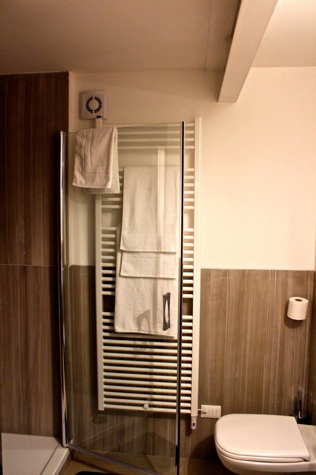Le Stanze Del Lago Apartments โกโม ภายนอก รูปภาพ